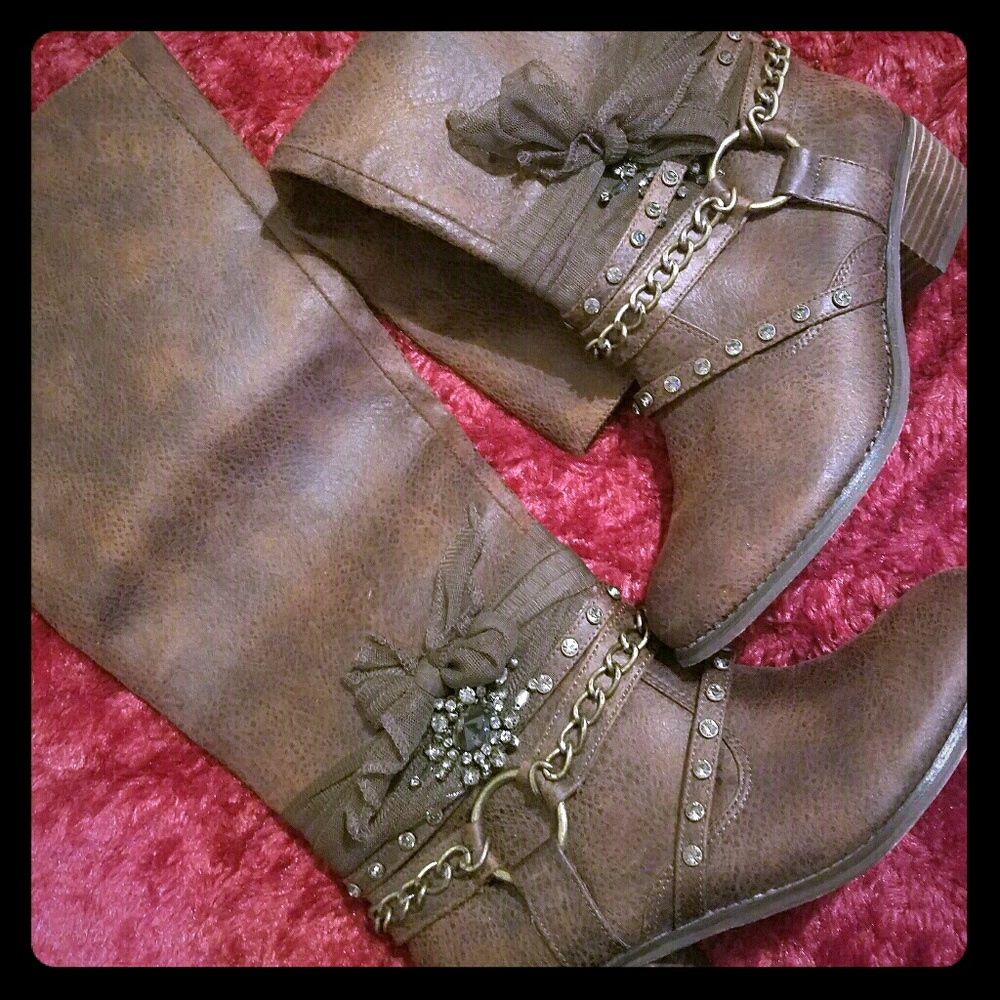 Super cute boots